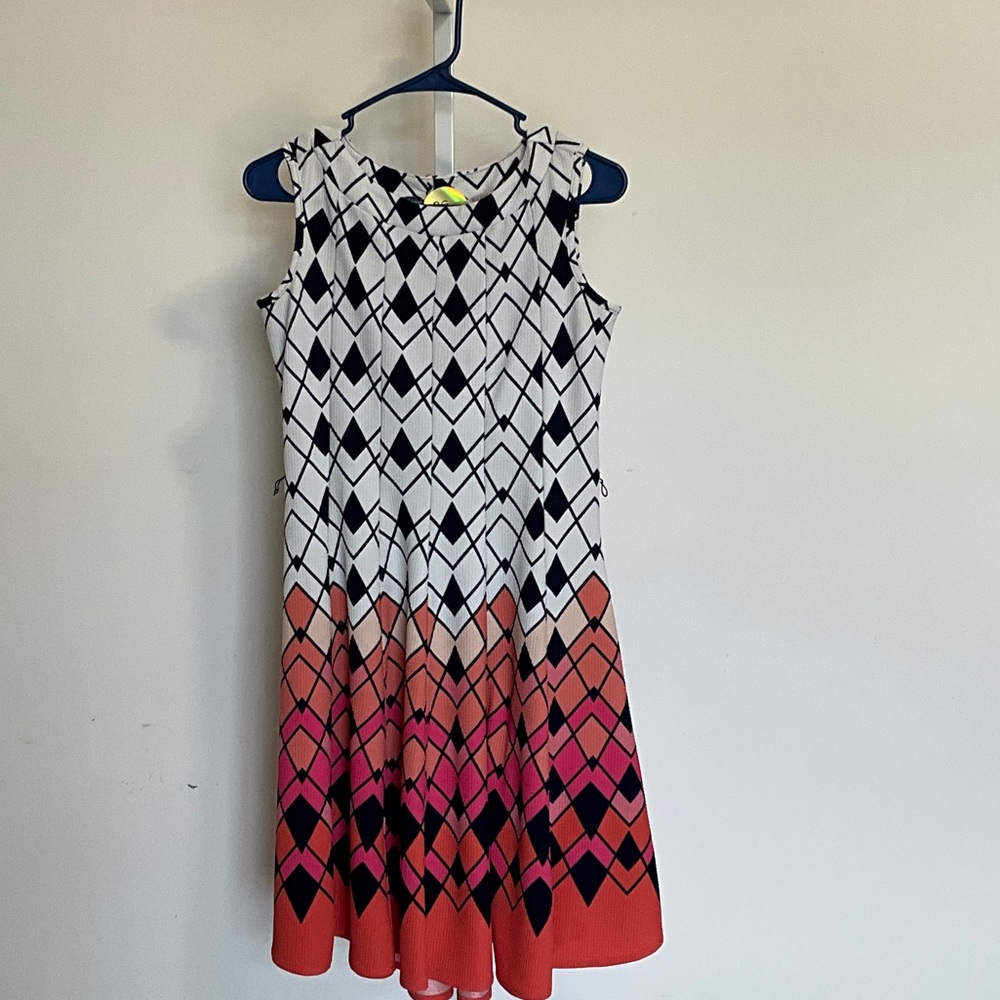 Nicely used:Stylish Woman, Brand: HAANI, petite Dress with Black and Red Pattern